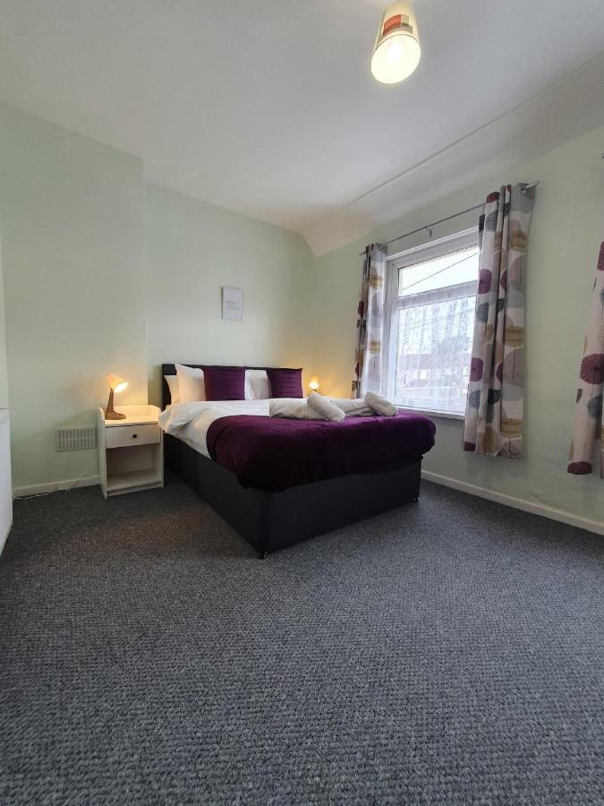 2 Bed House, Contractors & Holiday Guests Welcomed Dowlais Exterior photo