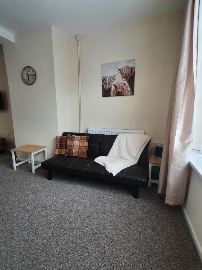2 Bed House, Contractors & Holiday Guests Welcomed Dowlais Exterior photo